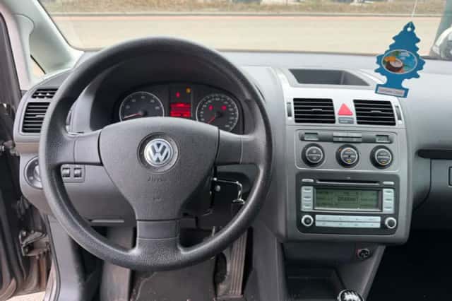 Volkswagen Touran (2007) thumbnail 10