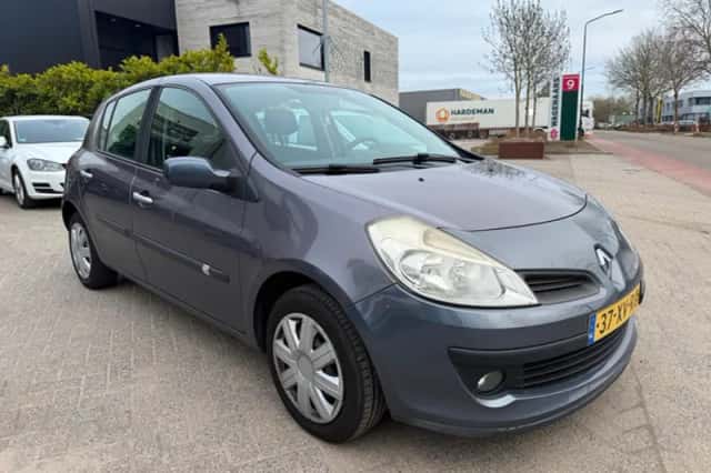 Renault Clio (2007) thumbnail 2
