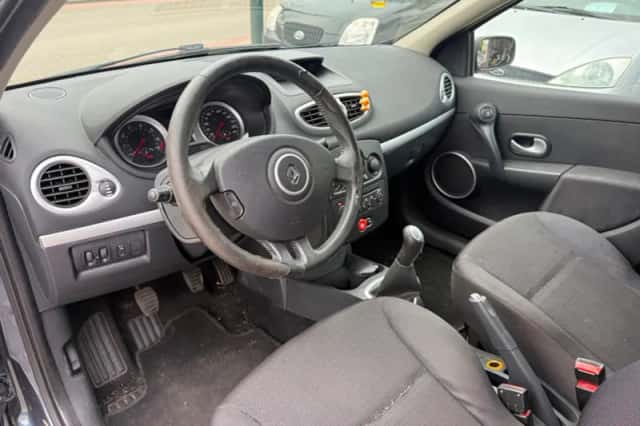 Renault Clio (2007) thumbnail 8
