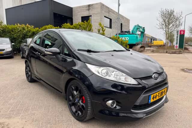 Ford Fiesta (2012) thumbnail 2