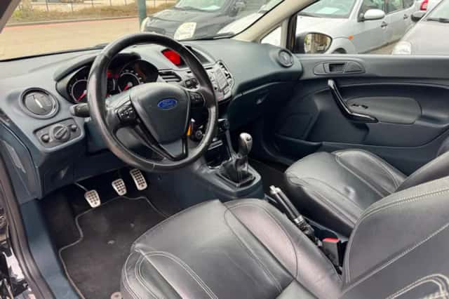 Ford Fiesta (2012) thumbnail 12
