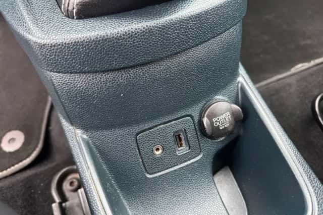 Ford Fiesta (2012) thumbnail 18