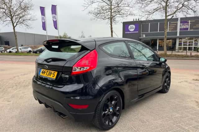 Ford Fiesta (2012) thumbnail 3