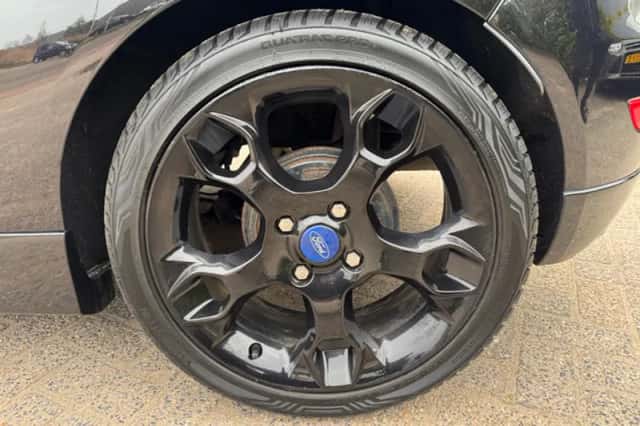 Ford Fiesta (2012) thumbnail 8