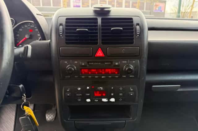 Audi A2 (2002) thumbnail 13