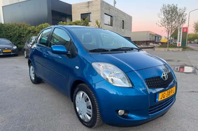 Toyota Yaris (2005) thumbnail 2