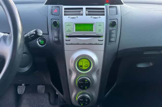 Toyota Yaris (2005) thumbnail 11