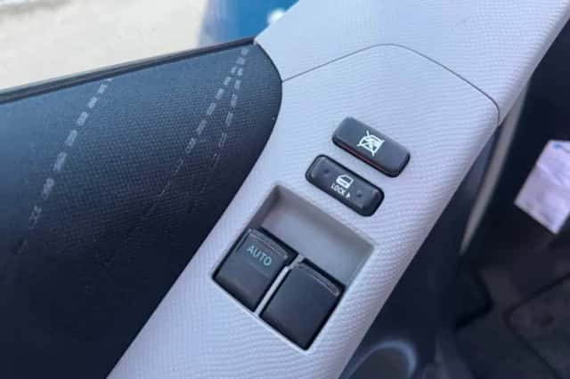 Toyota Yaris (2005) thumbnail 12