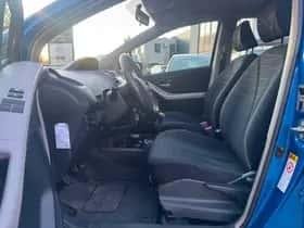 Toyota Yaris (2005) thumbnail 17