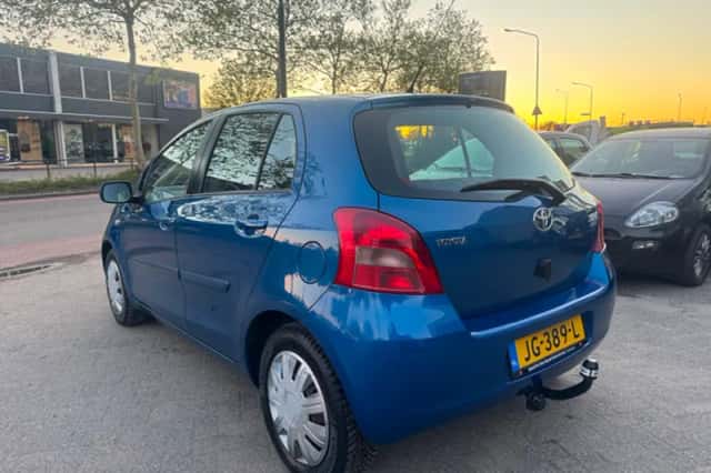 Toyota Yaris (2005) thumbnail 3