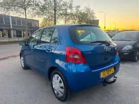Toyota Yaris (2005) thumbnail 3