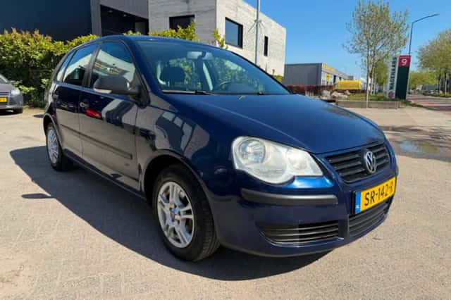 Volkswagen Polo (2008) thumbnail 2