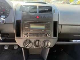 Volkswagen Polo (2008) thumbnail 13