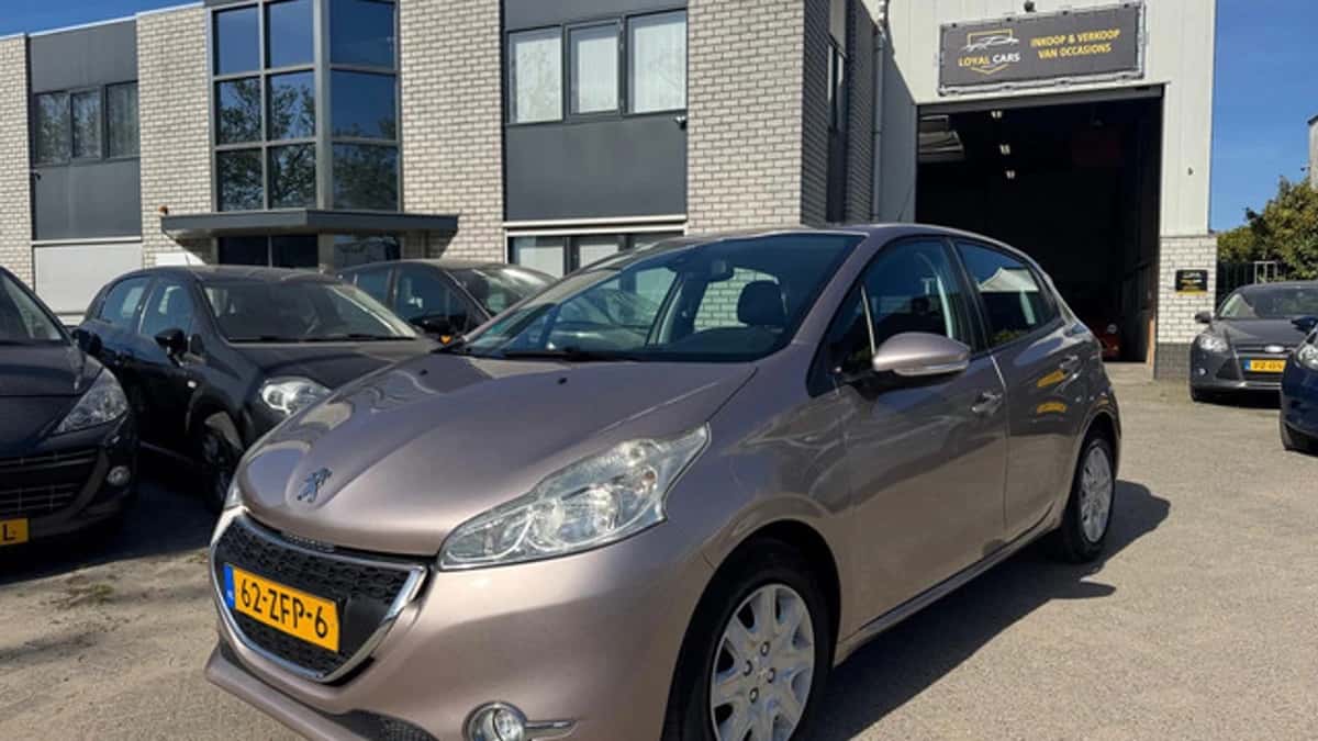 Peugeot 208 (2012) — foto 1