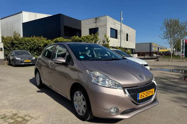Peugeot 208 (2012) thumbnail 2