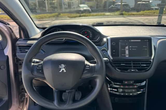 Peugeot 208 (2012) thumbnail 11