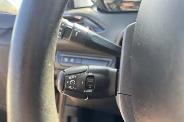 Peugeot 208 (2012) thumbnail 16
