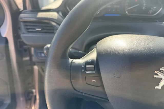 Peugeot 208 (2012) thumbnail 17