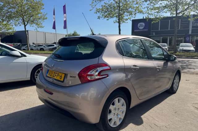 Peugeot 208 (2012) thumbnail 3
