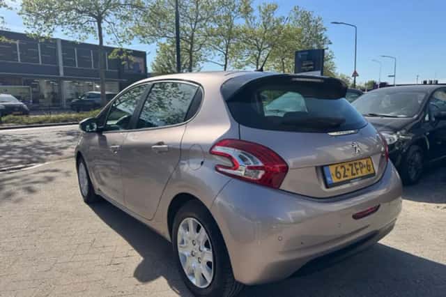Peugeot 208 (2012) thumbnail 4