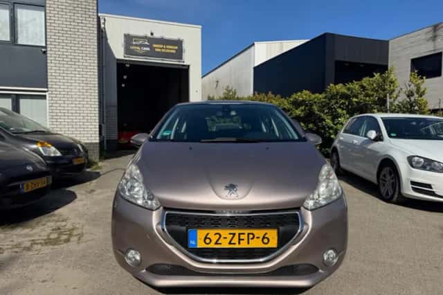 Peugeot 208 (2012) thumbnail 5