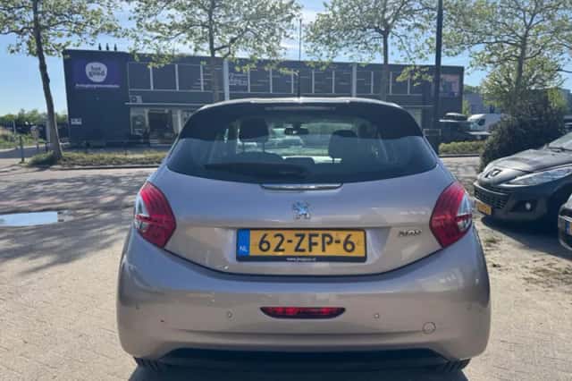 Peugeot 208 (2012) thumbnail 6