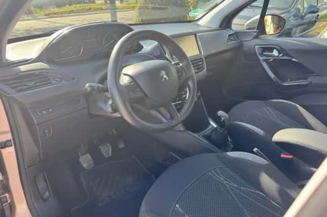 Peugeot 208 (2012) thumbnail 8
