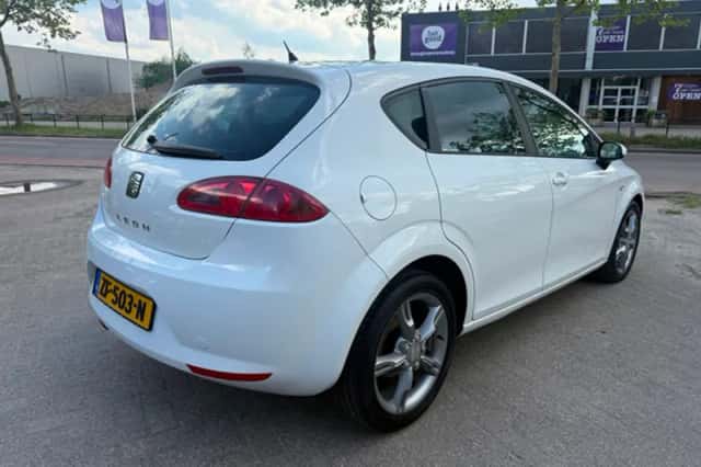 SEAT Leon (2009) thumbnail 3