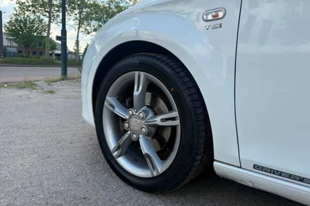 SEAT Leon (2009) thumbnail 7