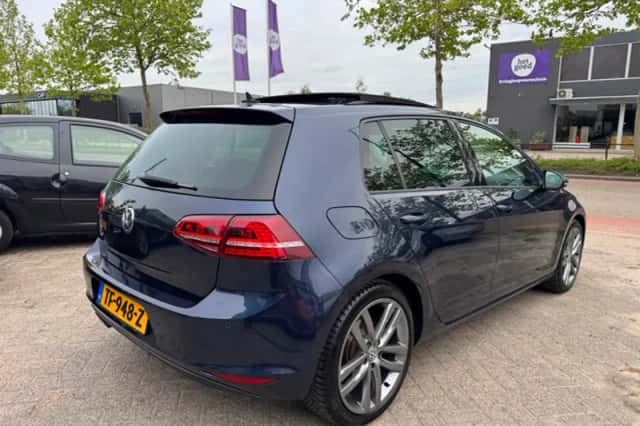 Volkswagen Golf (2015) thumbnail 3