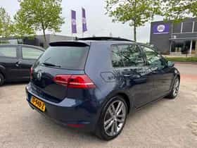 Volkswagen Golf (2015) thumbnail 3