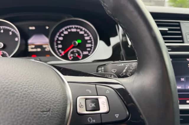 Volkswagen Golf (2015) thumbnail 24