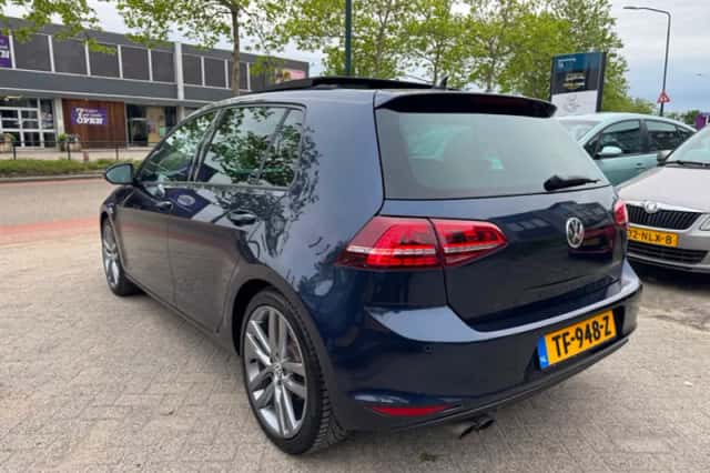 Volkswagen Golf (2015) thumbnail 4