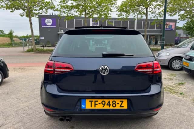 Volkswagen Golf (2015) thumbnail 5