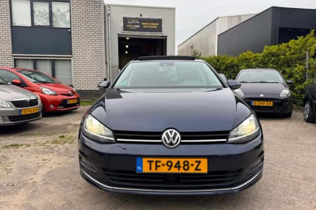 Volkswagen Golf (2015) thumbnail 6