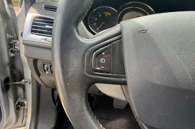Renault Mégane (2015) thumbnail 19
