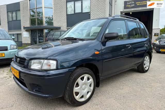 Mazda Demio (2000) thumbnail 1