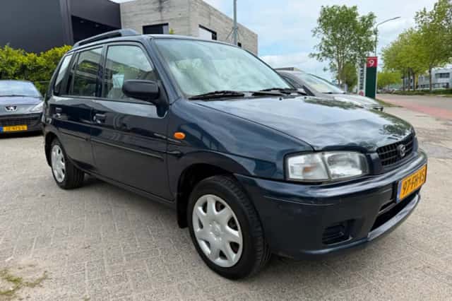 Mazda Demio (2000) thumbnail 2