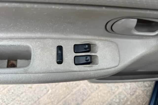 Mazda Demio (2000) thumbnail 14