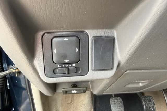 Mazda Demio (2000) thumbnail 15