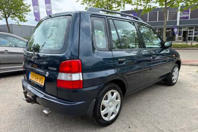 Mazda Demio (2000) thumbnail 3
