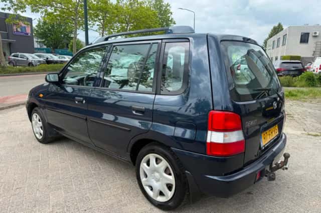 Mazda Demio (2000) thumbnail 4