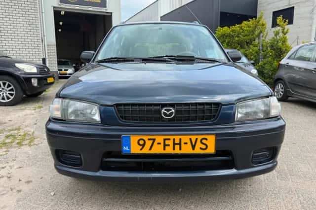 Mazda Demio (2000) thumbnail 5