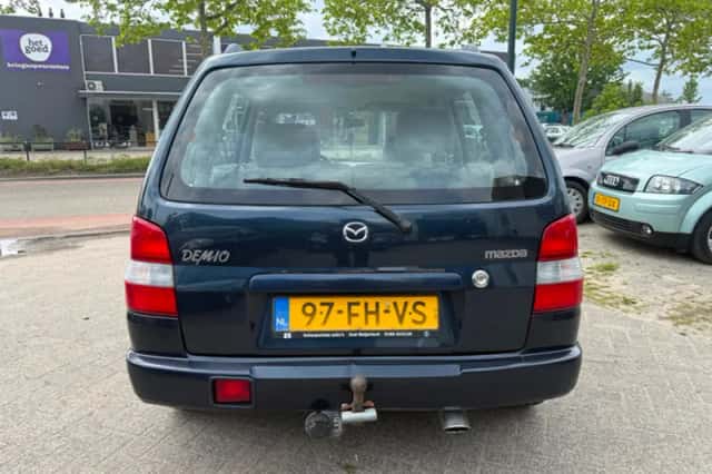 Mazda Demio (2000) thumbnail 6