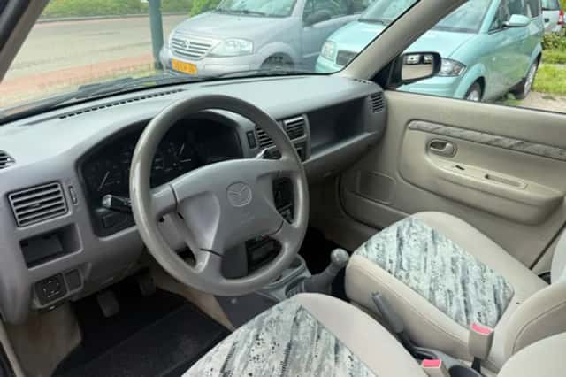 Mazda Demio (2000) thumbnail 8