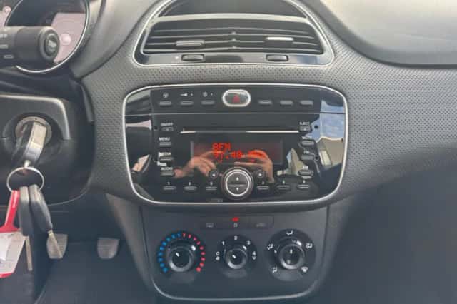 Fiat Punto (2010) thumbnail 12