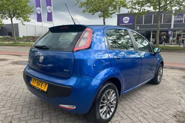 Fiat Punto (2010) thumbnail 3
