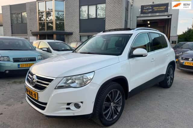 Volkswagen Tiguan (2009) thumbnail 1