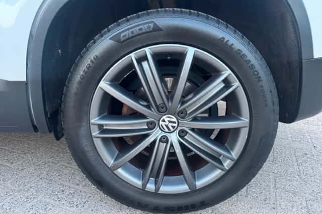 Volkswagen Tiguan (2009) thumbnail 16
