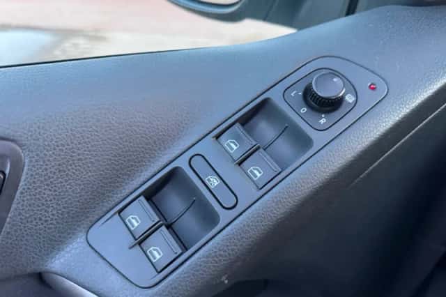 Volkswagen Tiguan (2009) thumbnail 17